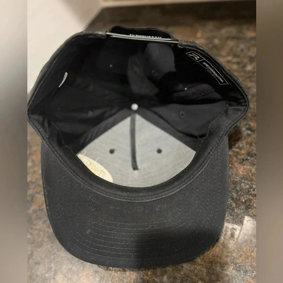 ONE Trucker Hat - good condition a touch dusty from storing - Picture 5 of 5